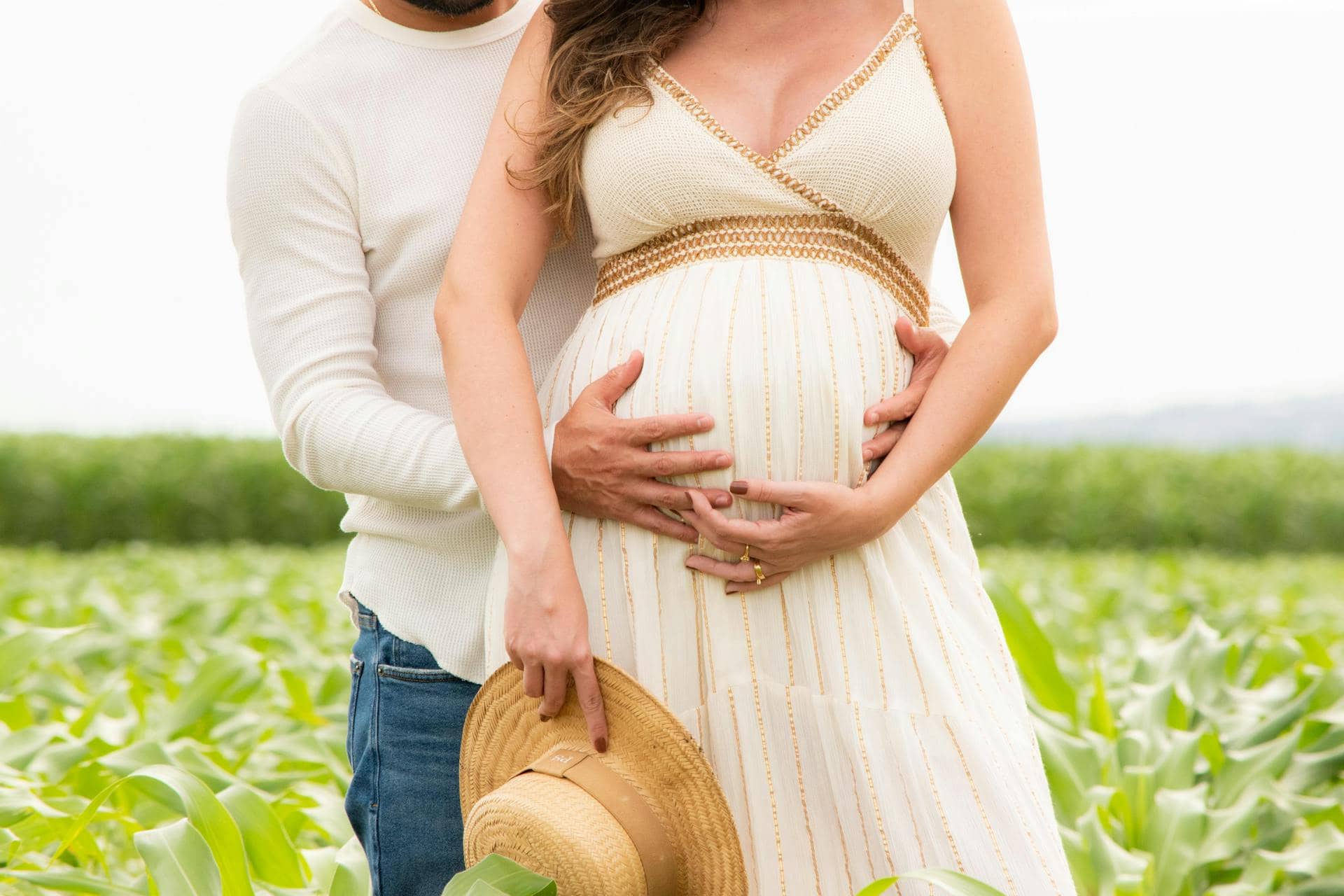 Pár v čekárně gynekologické ordinace